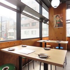 【2階・テーブル席：4名×5卓】