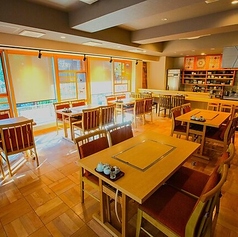 最大28名様まで着席可能な店内の貸切も承っております。一体感のある大規模なご宴会やパーティーにぜひ◎都会の喧騒を忘れる落ち着いた空間を、仲間内だけで贅沢に独占していただけます♪