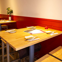 2名席×2卓をご用意しております。最大2名様でご利用可能です。