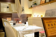 白を基調とした空間♪特別な日を彩る上質な雰囲気◎