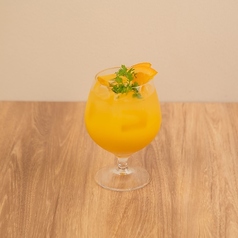 オレンジとマンゴーのサングリア