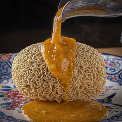 【当店看板メニュー】シェフのこだわりが詰まった『金の皿うどん』2人前2,380円(税込)の写真