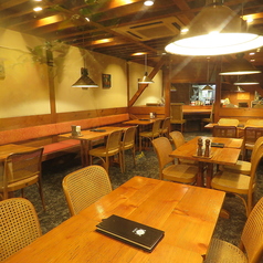 当店では、30名～46名様までの貸切利用が可能です。着席スタイルはもちろん、立食パーティーならより多くの人数にも対応可能ですので、まずはお気軽にご相談ください。企業宴会・結婚式二次会・歓送迎会・同窓会など、大人数でのパーティーにぴったり。