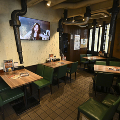 20名様から最大50名様まで店舗全体の貸切が可能です。大人数での大規模なご宴会や、歓送迎会、イベント後の打ち上げなどにぜひご利用ください。貸切をご希望のお客様は、まずはお気軽にお電話にてご相談ください♪