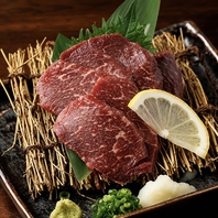 信州自慢の特選馬刺しは口の中でとろける美味しさ！