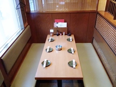 6名様用テーブル。ちょうど良い広さなので、グループ飲みにおすすめです☆
