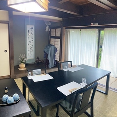 最大25名でご利用可能な宴会場です。テーブルと椅子をご用意。