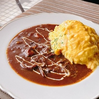 夜はパスタも人気ですが『オムデミハヤシライス』も人気