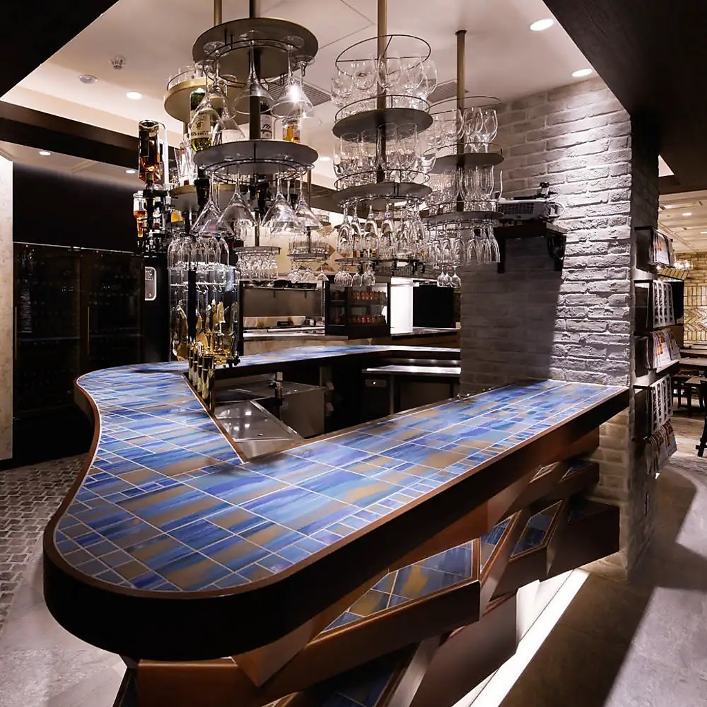 スペインのバルを感じる『カウンター席』で一杯いかがですか！？バーとしてのご利用ももちろんOKです