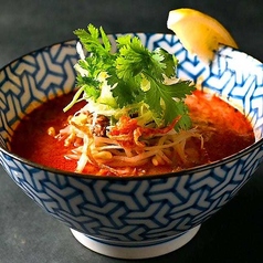 《辛・旨・酸!》エスニックトムヤム冷麺