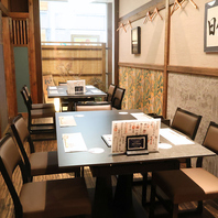 店内は高級感と気軽さが共存するおしゃれな造り