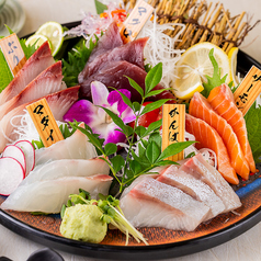 市場直送朝獲れ鮮魚の刺身盛り合わせ(一人前)