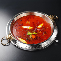 多彩なスープで心躍る火鍋