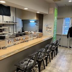 何度でも訪れたくなる居心地の良さが魅力。広々としたカウンター席もあり、一人でも気軽に利用できるのがポイント！自分だけの特別な時間を堪能してみませんか♪