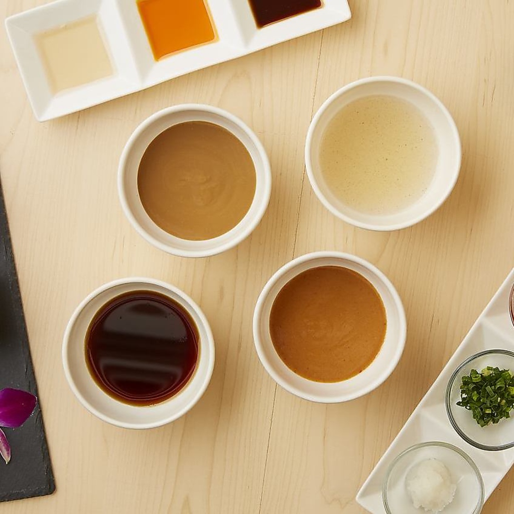 当店自慢のお肉にぴったりのつけダレをご用意！ぽん酢・胡麻だれ・辛味噌だれ・塩だれetc…