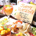 お仲間や同僚のお祝いにぴったりな特製デザートプレートをご提供しています。特別な日はぜひ当店で！