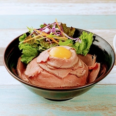 当店自慢の自家製ローストビーフ丼