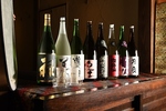 各地の厳選された日本酒の数々、超辛口から甘口などお好みによって様々ご用意しております。