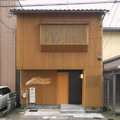 居心地のいい広々空間◎ 色とりどりの金沢おでん