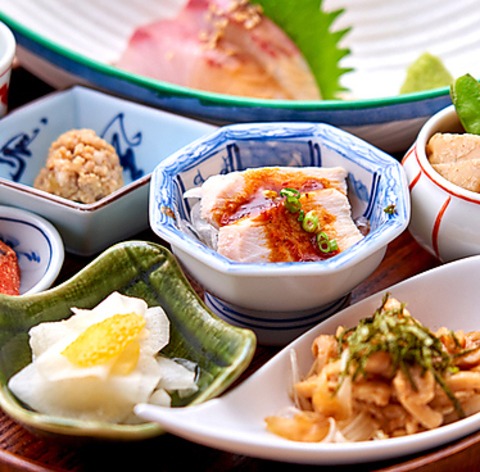 日比谷OKUROJIに佇む隠れ家！絶品九州料理と充実の美酒で特別な時間をご堪能ください