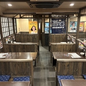 《落ち着けるボックス席完備》周囲を気にせずゆったり過ごせるボックスタイプのテーブル席をご用意!仕事帰りのちょっと一杯やご友人同士の飲み会、女子会にもぴったりなプライベート感のある空間です。1個50円のせいろ小籠包や99円サワーなど、新宿で安くて旨い居酒屋メニューを心ゆくまでお楽しみいただけます♪
