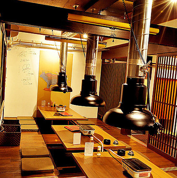 ワインとヤキニク Maruyama JINの雰囲気1