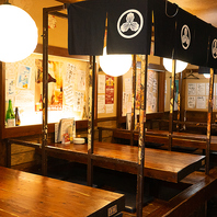 カウンター席から小上がりの掘りごたつ席まで♪