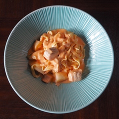 タリアッテレ　サーモンのトマトクリーム　