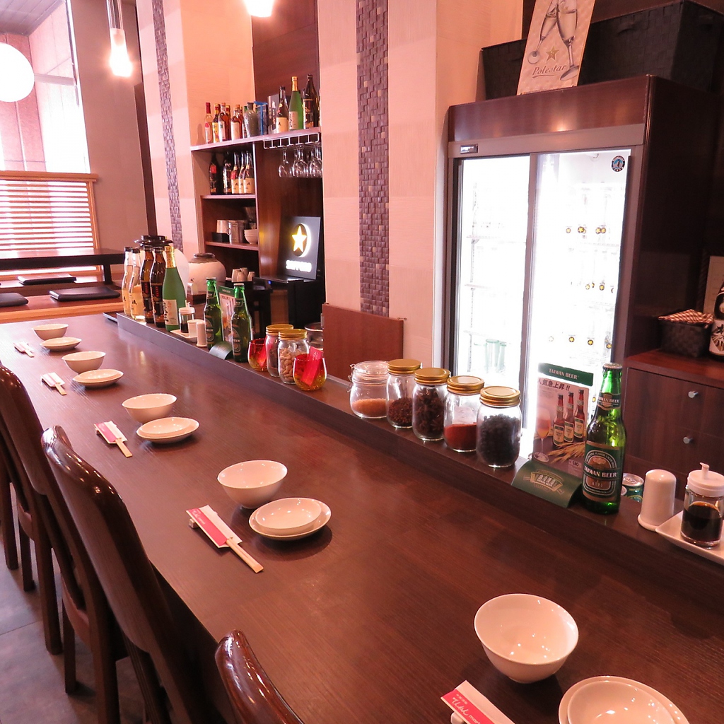 仕事帰りのチョイ飲みや休日一人でゆっくり飲みたい時に、カウンター席で一杯どうぞ♪