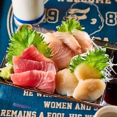 刺し身の3種盛り合わせ