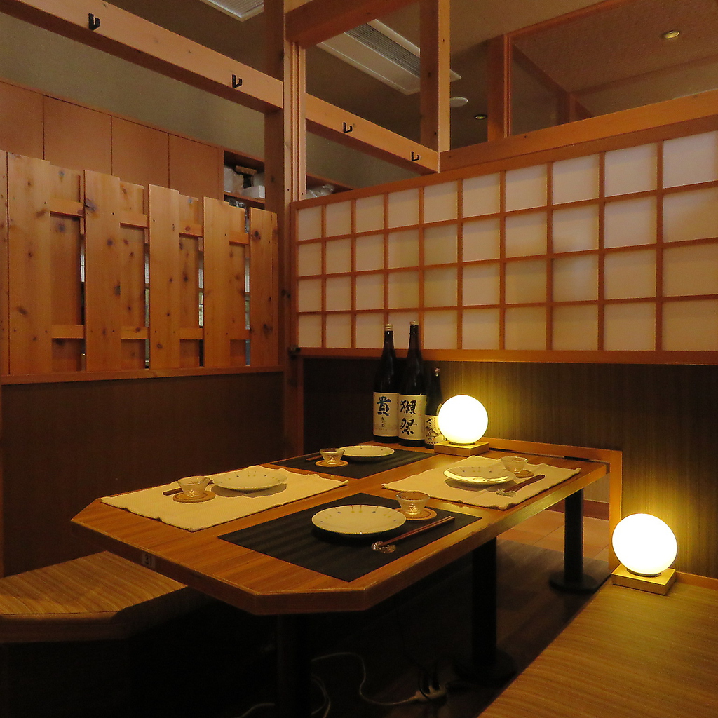 落ち着いた店内◎いろいろなお席をご用意いたしております。　