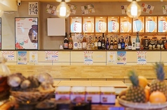 お店全体を貸し切って、大人数での沖縄宴会が可能です。最大32名様まで対応しており、会社の歓送迎会や忘年会、イベント後の打ち上げに最適。豪華な沖縄料理コースと飲み放題で、沖縄旅行に来たような感動的なパーティーを実現します。