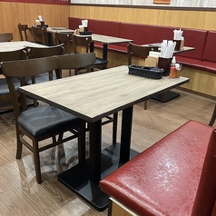 座り心地の良いソファ席は、リラックスして過ごしたい方にぴったりです◎椅子とソファの組み合わせの4人掛け席で、くつろぎながらお食事を楽しんでくださいね♪