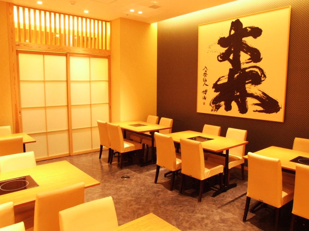 こちらは最大24名様で入れる個室です。会社宴会やお昼の宴会にもご利用できます。