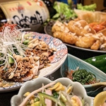 小鉢で提供する創作中華はおばんざい形式でご提供します◎少しずつ多彩な味を美酒と共にご堪能あれ♪