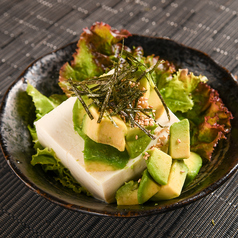 豆腐とアボカドのやみつきサラダ/明太ポテトサラダ