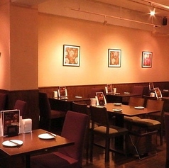 【テーブル2名様×5】ご友人、デート、同僚とのお食事など様々なシーンで◎2名様掛けのテーブル席のため、デートや大切な親友と美味しい本場韓国の味を楽しむことが出来ます。どの料理が美味しいか、韓国のお酒と一緒にお楽しみください。どのコース料理もボリューム満点なので、そのメニューでもお楽しみいただけます。