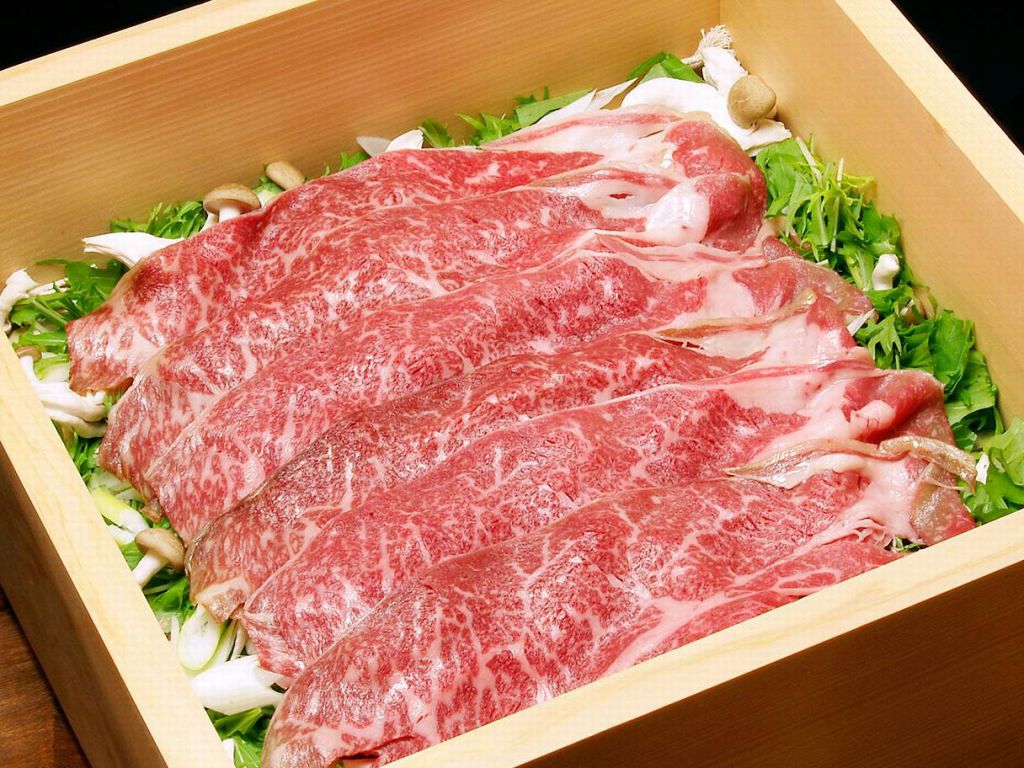 コースに入っている特選牛のせいろ蒸しは余分な脂を落とすことでヘルシーに召し上がれます。