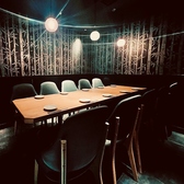 【デート、合コンにも最適】デザイナーズ和モダン個室は、落ち着いた大人の雰囲気漂う空間を演出いたします。2人きりの時間を楽しみたい方に、少人数用の個室をご用意。扉付完全個室なら、合コンなど周りを気にせず盛り上がる宴会にも最適。様々なシーンでご利用いただける各種個室はお早目のご予約をお願い致します。