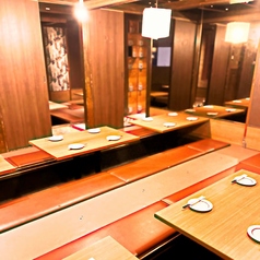 "フロアの貸切も可能！"和風趣味の掘り炬燵席'は、落ち着いた雰囲気とプライバシーを兼ね備えた特別な空間。日本の伝統的な風情の内装と、ゆったり寛げる掘り炬燵のセットアップを提供！大切な人と楽しみながら、当店自慢の料理とお酒を味わう時間をぜひ。お客様の大切な時間を！ぜひご予約お待ちしております。"