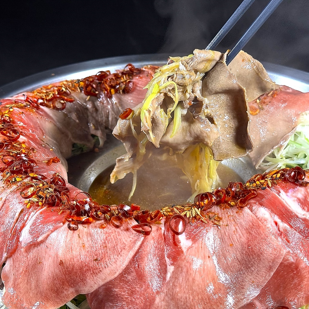 【牛タンの葱しゃぶ】ゆず塩・うま辛・チーズ白湯の３種類から選べる特製スープが絶品♪