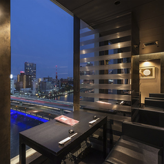 素敵な夜景を望みながら、大切な人との素敵なお時間を、特別コースもご用意しております。