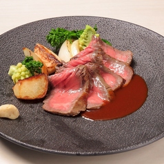 深谷の恵み、武州和牛の真髄。三種のソースで描く官能的なマリアージュ。の写真