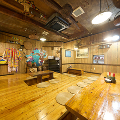 ご友人やご家族とのお食事に最適なテーブル席をご用意◎お料理を囲んで楽しいひとときをお過ごしください♪