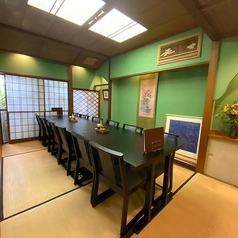 最大28名様まで対応可能の宴会個室(7月～8月は大広間開放となり個室利用はできません)