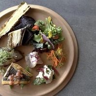 OLILAS Seasonal Plate