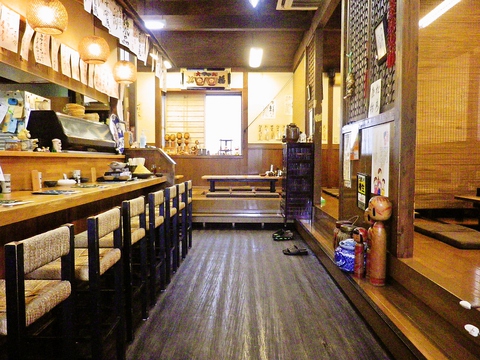 一度食べたらヤミツキになる名物すっぽん料理。豊富なラインナップの焼酎、日本酒も。