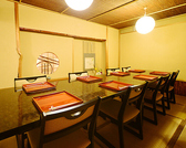 骨董品を多数設置しており、洗練された和の雰囲気を演出しております。