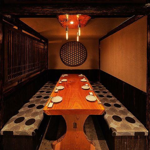 赤坂で唯一本格炉端焼きと蒸し焼き料理が愉しめるお店