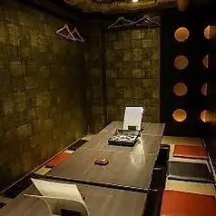 【様々な個室席をご用意◎】2名様~6名様でご利用いただける個室席をご用意しております。高級感のある落ち着いた雰囲気の中、ゆっくりとお食事をお楽しみいただけます。